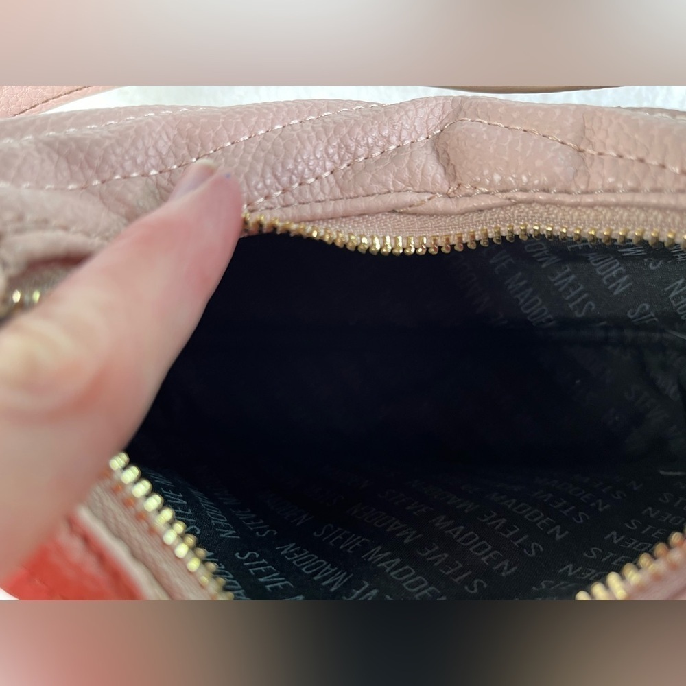 Steve Madden Light Blush Small Handbag with Gold Hardware. - Picture 9 of 9